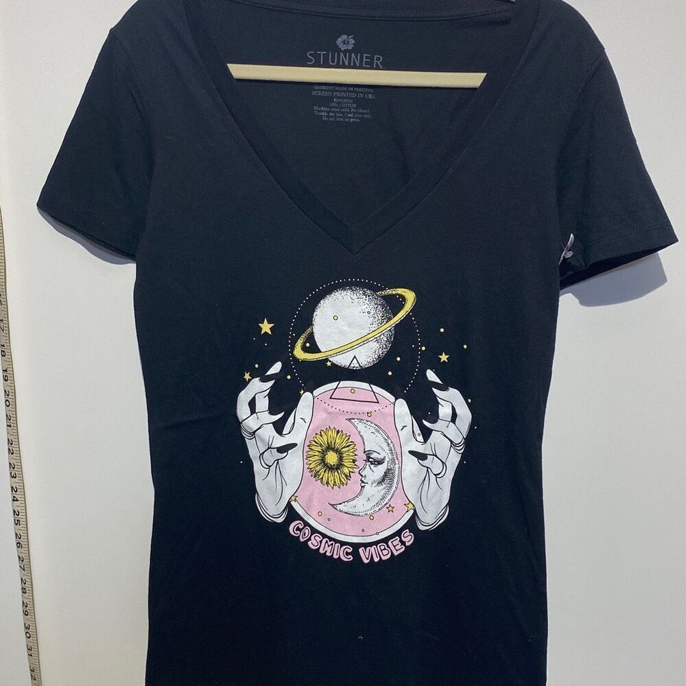 Stunner Women's Short Sleeve V-neck Cosmic Vibe Graphic Tee‎ Black Size L